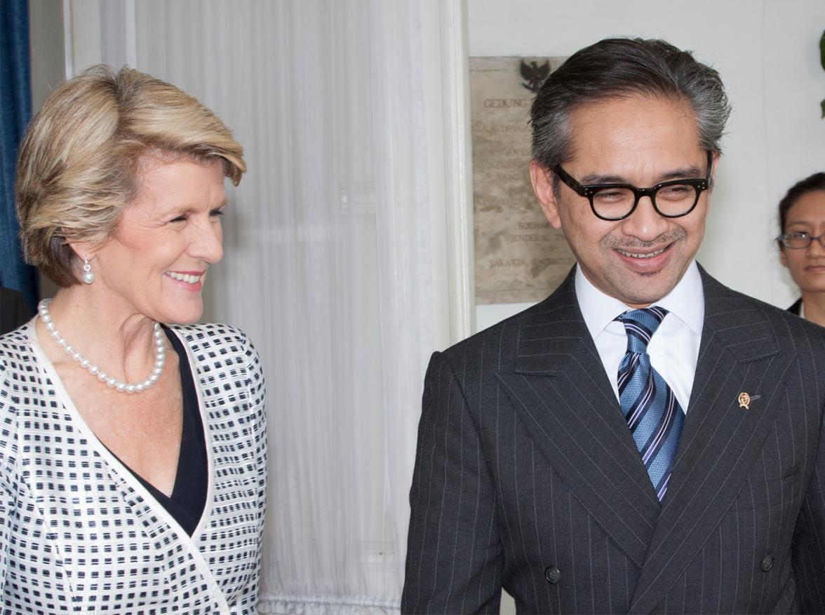 Foreign Minister Julie Bishop and Indonesia's Foreign Minister Dr Marty Natalegawa leave the media conference at Gedung Pancasila in Jakarta, 5 December 2013.