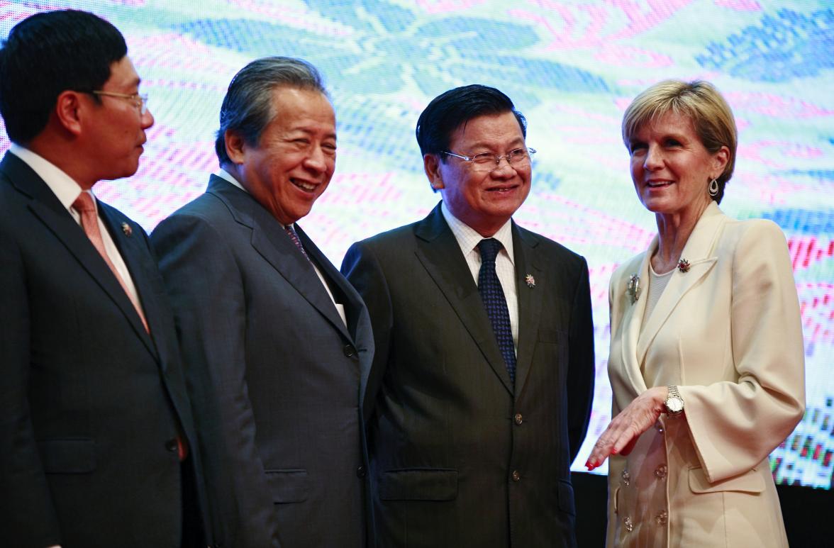 The Hon Julie Bishop MP at the 5th East Asia Summit Foreign Ministers Meeting with the Hon Dato' Sri Anifah Haji Aman, Malaysian Minister of Foreign Affairs (second left) and HE Dr Thongloun Sisoulith, Laos Deputy Prime Minister and Minister of Foreign Af