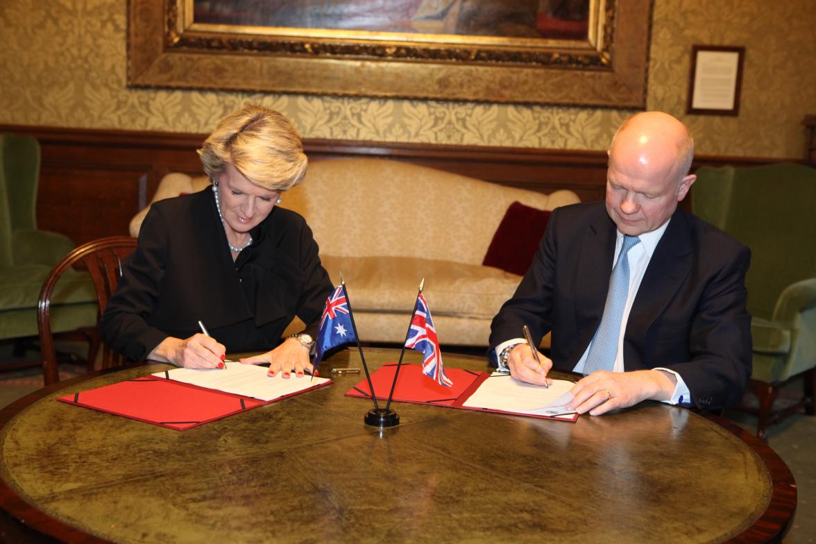 Australian Foreign Minister Julie Bishop and UK Foreign Secretary William Hague signing the joint statement between the UK and Australia on enhanced diplomatic network cooperation. 10 March, 2014.