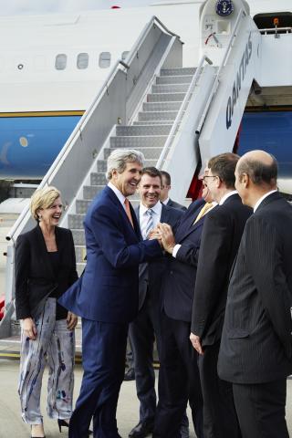 Minister for Foreign Affairs, Julie Bishop and United States Secretary of State John Kerry are greeted by New South Wales Premier, Mike Baird, Australia’s Ambassador to the United States, Kim Beazley, United States Ambassador to Australia, John Berry and 