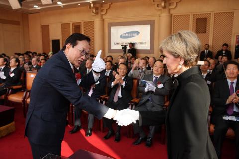 Foreign Minister Julie Bishop at the INPEX Central Processing Facility Naming Ceremony with Dae-Young Park, President and CEO, Samsung Heavy Industries, Geoje Island.