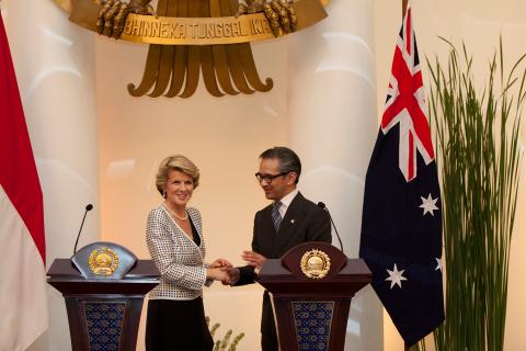 Foreign Minister Julie Bishop and Indonesian Foreign Minister Dr Marty Natalegawa hold a media conference at Gedung Pancasila in Jakarta, 5 December 2013