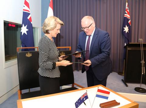 Foreign Minister Bishop and Netherlands Foreign Minister Timmermans at a media conference to mark the signing of the Declaration of Intent. 27 February 2014.