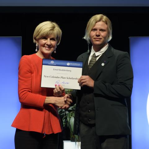 Foreign Minister Julie Bishop with Emeil Boddenberg, 2018 Taiwan Scholar, La Trobe University