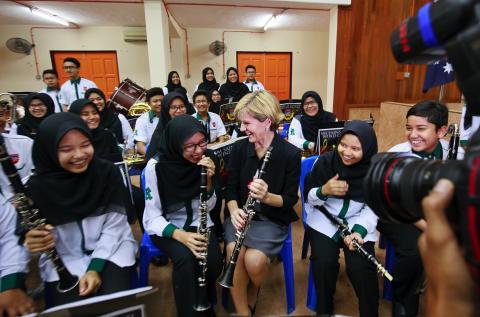The Hon Julie Bishop MP meets students from Selangor High school in Kuala Lumpur which is partnered with an Australian school on Christmas Island through the BRIDGE Program, 7 August 2015.