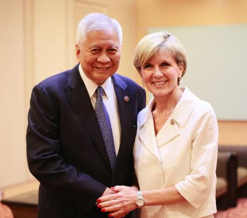 Foreign Minister Julie Bishop takes a selfie with  Andhy Blake of FBC’s Morning Glory Show, Suva. 31 October 2014.