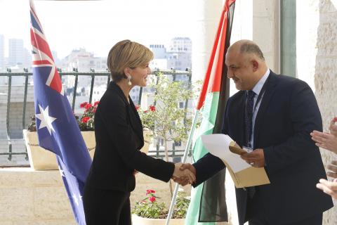 Foreign Minister Julie Bishop greets Mr Qais Khalil, Australia Awards alumnus, at the Australian Representative Office in Ramallah. [Photo: Jamal Arouri]
