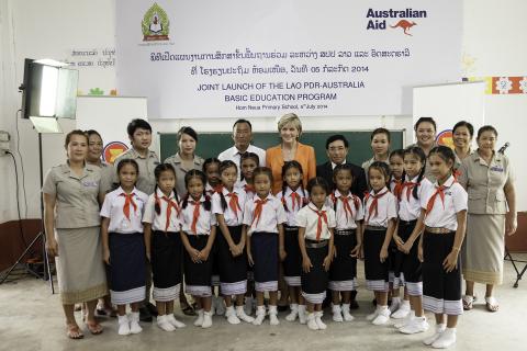 Foreign Minister Julie Bishop and H.E. Dr. Phankham Viphavanh, Lao minister of Education and Sports with teachers and students. Photo: Bart Verweij
