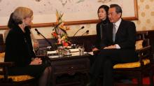 Foreign Minister Bishop greets Chinese Foreign Minister Wang Yi at Diaoyutai - Beijing, 6 November 2014