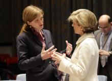 Foreign Minister Julie Bishop talks with United States Ambassador to the United Nations, Samantha Power, in the United Nations Security Council, 20 November, 2014. (DFAT/Trevor Collens)