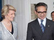 Foreign Minister Julie Bishop and Indonesia's Foreign Minister Dr Marty Natalegawa leave the media conference at Gedung Pancasila in Jakarta, 5 December 2013.