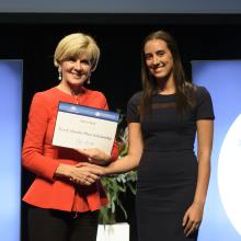 Foreign Minister Julie Bishop with Aster Haile, 2018 Indonesia Scholar, RMIT University
