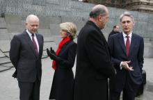 Wreath laying ceremony at the Australian War Memorial, Hyde Park Corner, London, on 11 March 2014, during AUKMIN. L to R UK Foreign Secretary William Hague; Foreign Minister Julie Bishop; Defence Minister David Johnston and UK Defence Secretary Philip Ham