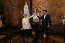 Australian Foreign Minister Julie Bishop attends ceremonial lighting of the Empire State Building in Green and Gold, with actor Hugh Jackman. photo by Trevor Collens. New York, January 23, 2015. 